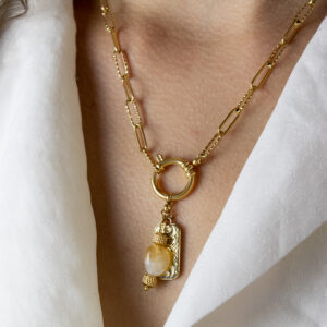 Collier avec chaine en mailles trombones et fermoir bouée en acier inoxydable doré, avec breloque oeil et perle de citrine