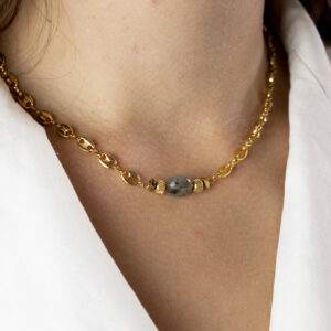 Collier en chaine maille grain de café en acier inoxydable doré et perle de labradorite