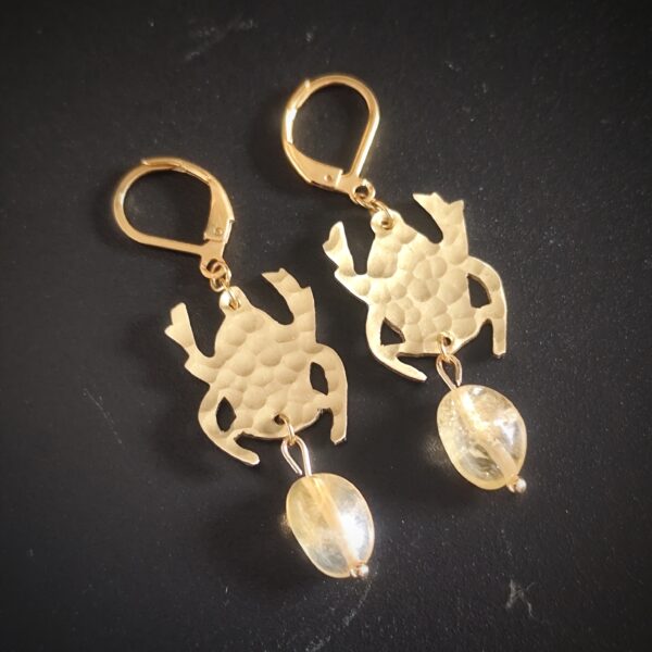 Boucles d'oreilles en forme de scarabée en laiton martelé et perle en citrine