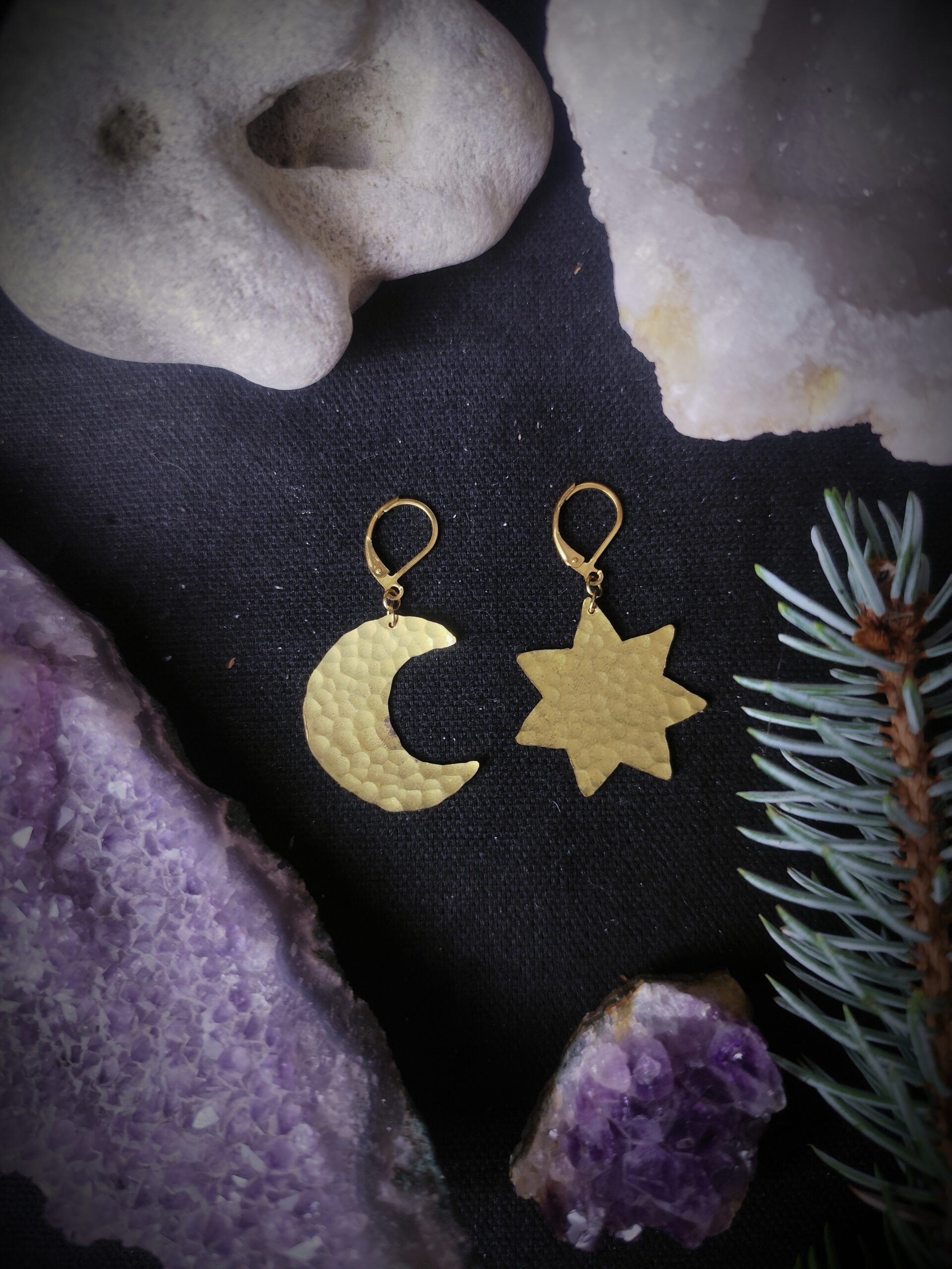 Boucles d'oreilles dépareillées collection "Ode à la nuit"