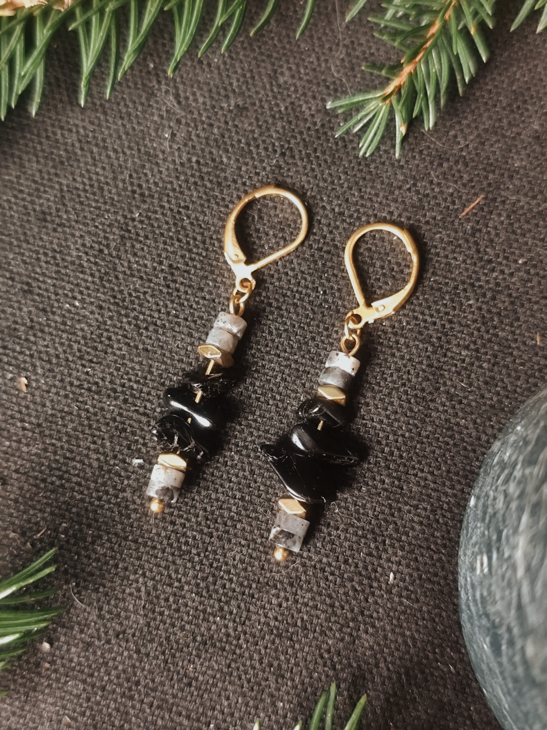 Boucles d'oreilles Les Larmes des Vents - Larvikite et Agate Noire – Image 2