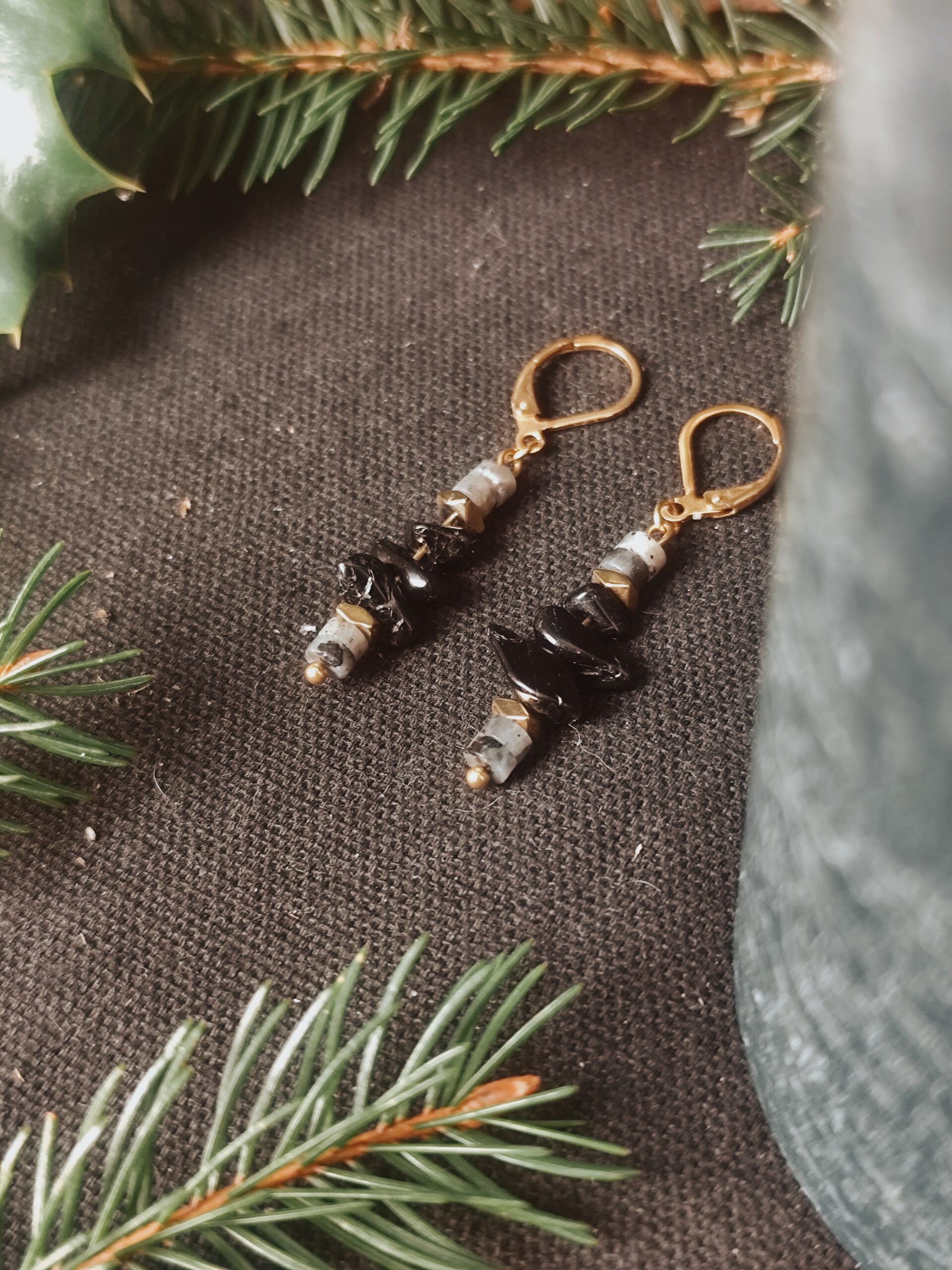 Boucles d'oreilles Les Larmes des Vents - Larvikite et Agate Noire – Image 5