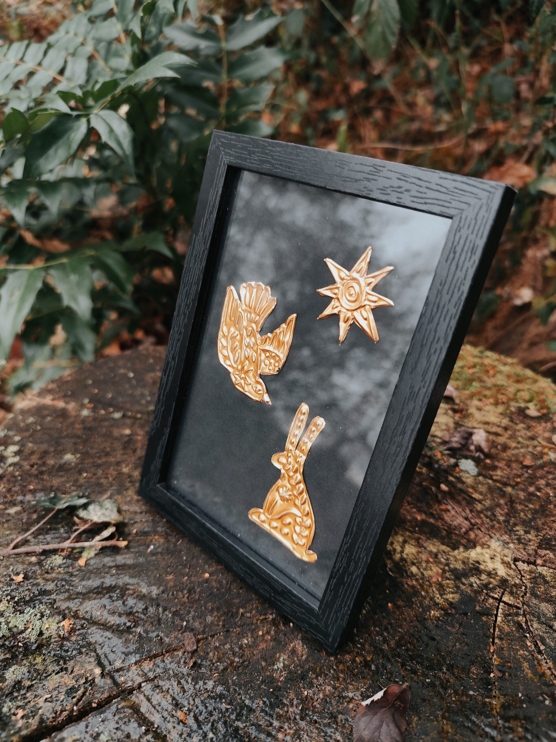 Le lapin et l'oiseau - Collection "Bestiaire" en Métal Repoussé – Image 2