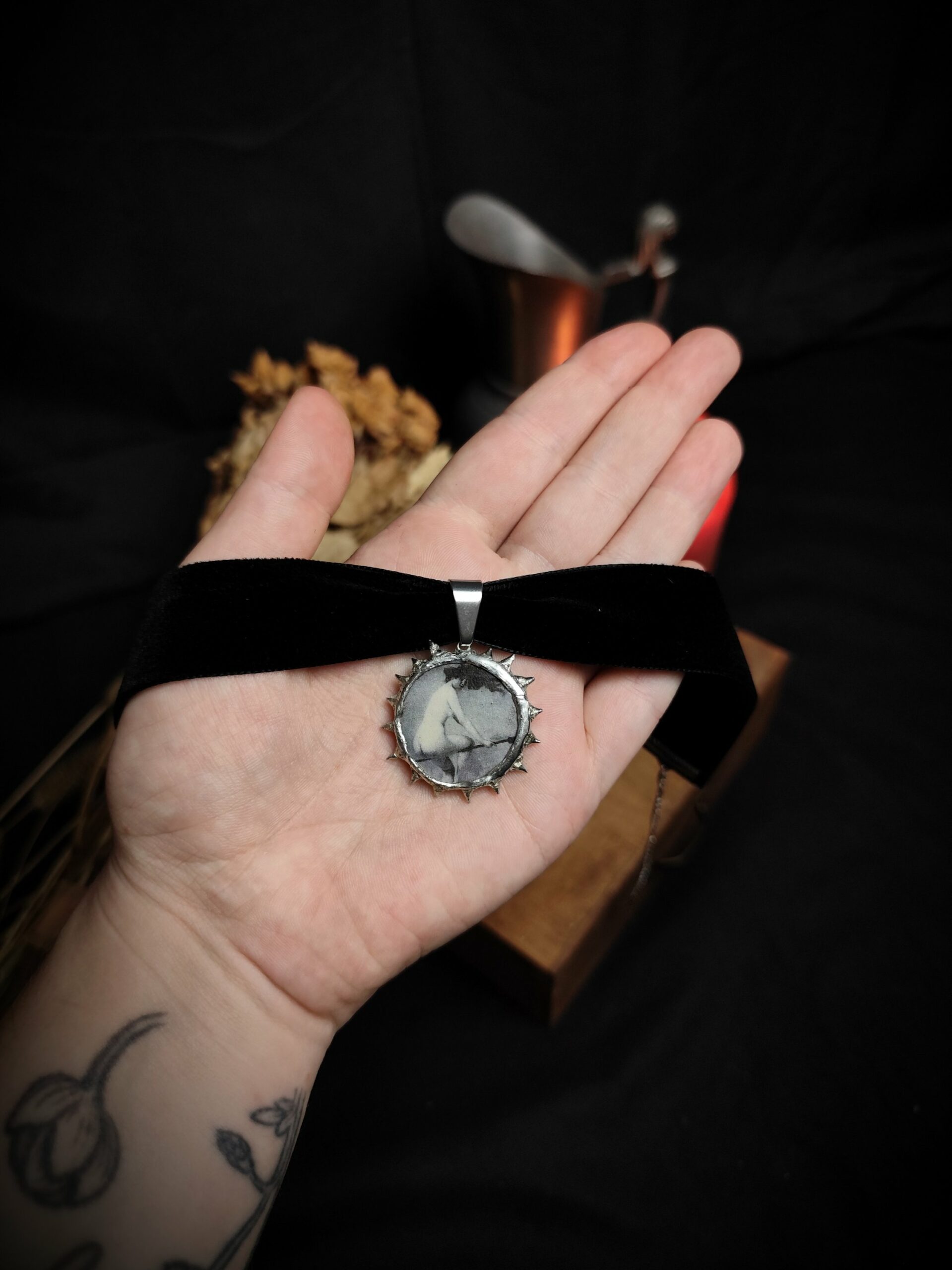 Collier "Départ pour le Sabbat" - Collection "Sorcières" – Image 3