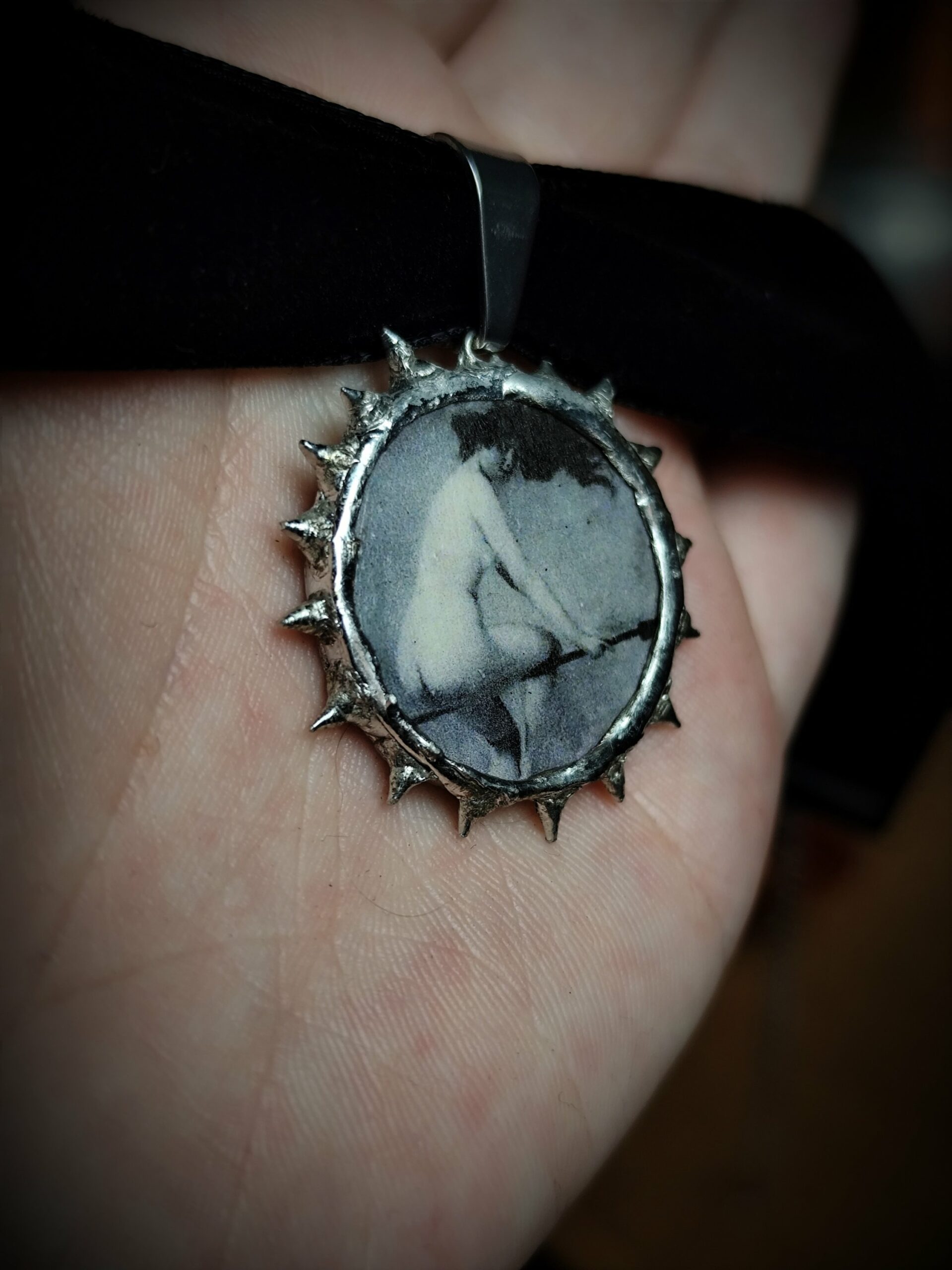 Collier "Départ pour le Sabbat" - Collection "Sorcières" – Image 2