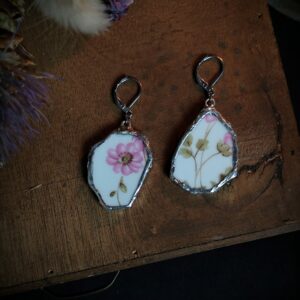 Boucles d'oreilles fleuries roses - Collection "Fleurs Sauvées"