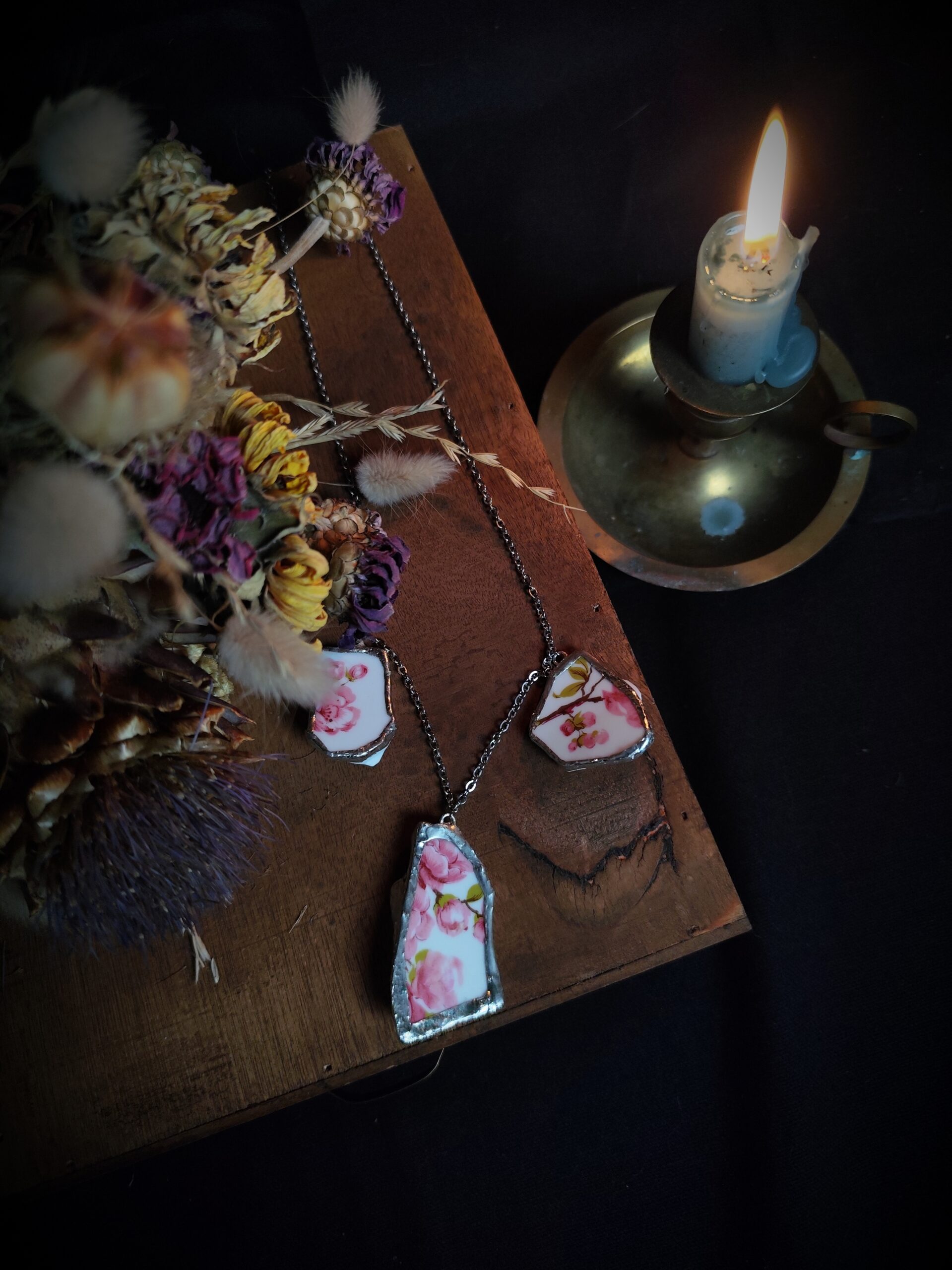 Collier triple fleuri rose - Collection "Fleurs Sauvées" – Image 3