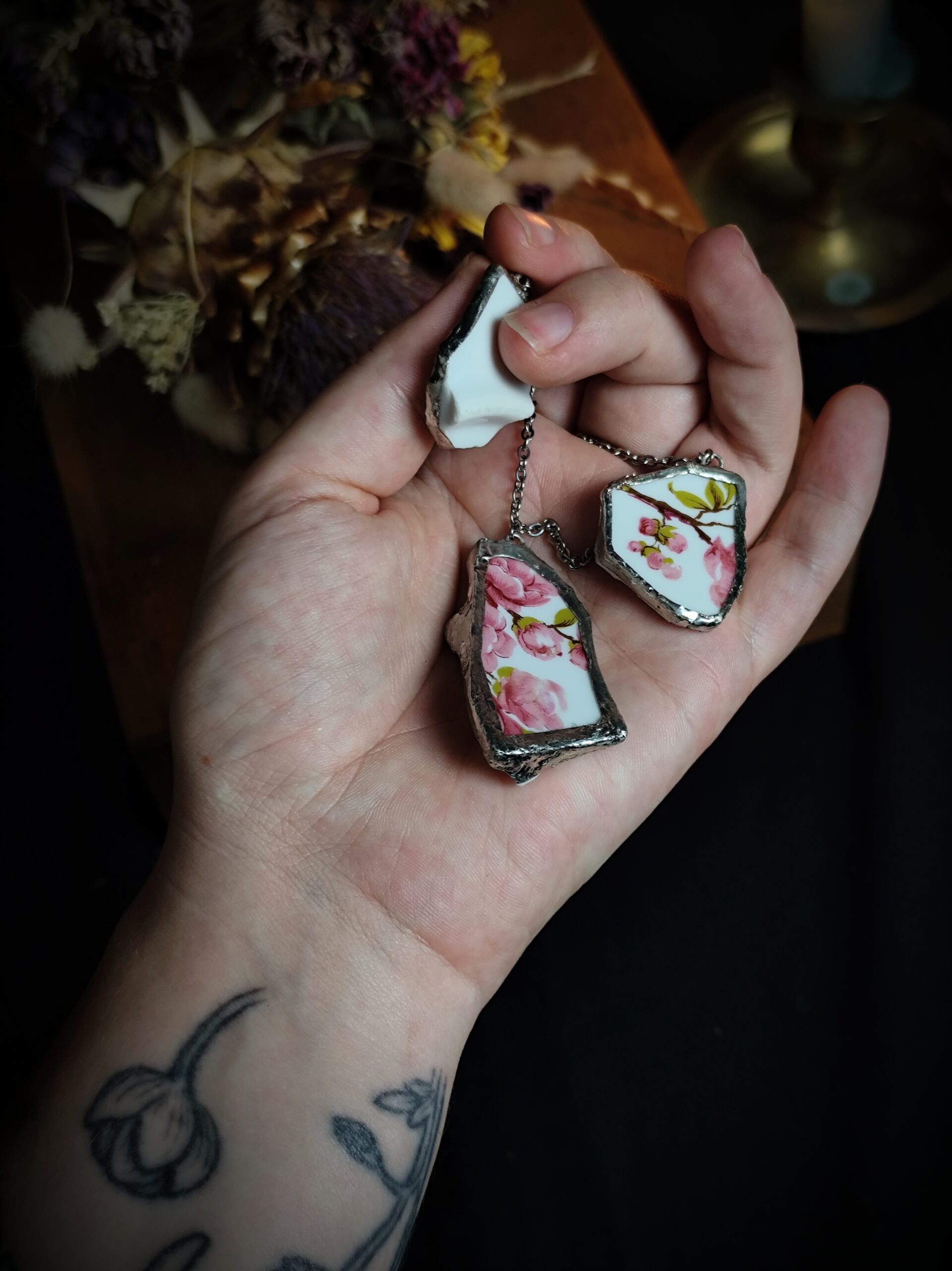 Collier triple fleuri rose - Collection "Fleurs Sauvées" – Image 8